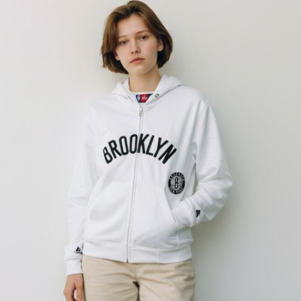 NWT NBA White w Black Lettering Brooklyn NY Basketball NBA Zip Up Hoodie, M